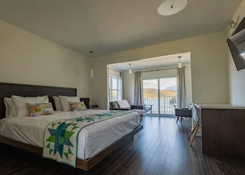 The Tides Inn hotel thumbnail 4