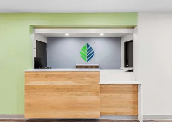 Woodspring Suites Kansas City Airport hotel thumbnail 2
