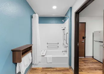 Woodspring Suites Kansas City Airport hotel thumbnail 4