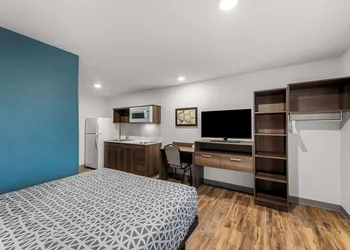 Woodspring Suites Kansas City Airport hotel thumbnail 6