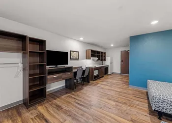 Woodspring Suites Kansas City Airport hotel thumbnail 8