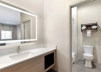 Clarion Pointe Spring - Houston North hotel thumbnail 5