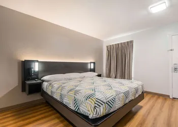 Studio 6 Laredo, TX - North I-35 hotel thumbnail 6