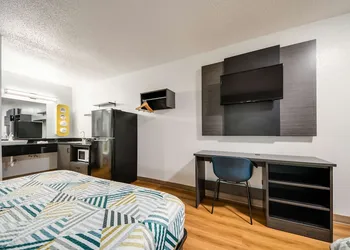 Studio 6 Laredo, TX - North I-35 hotel thumbnail 8