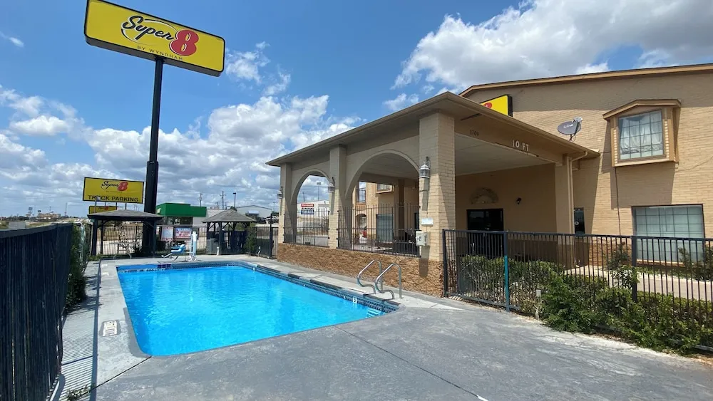 Super 8 by Wyndham Decatur Texas hotel detail image 6