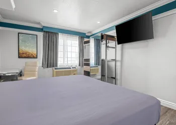 Rodeway Inn Commerce - Los Angeles hotel thumbnail 7