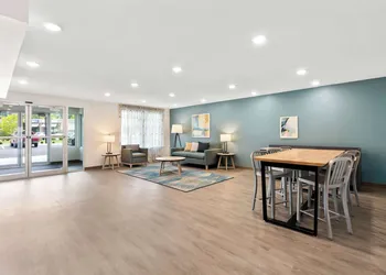 Woodspring Suites Savannah West Chatham Parkway hotel thumbnail 3