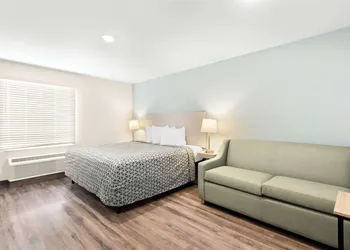 Woodspring Suites Savannah West Chatham Parkway hotel thumbnail 4