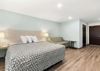 Woodspring Suites Savannah West Chatham Parkway hotel thumbnail 5