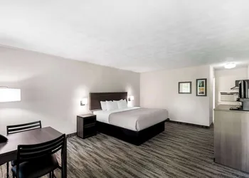Quality Inn & Suites Munising hotel thumbnail 5