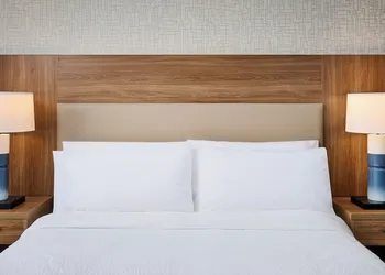 Candlewood Suites Burlington Conference Centre by IHG hotel thumbnail 4