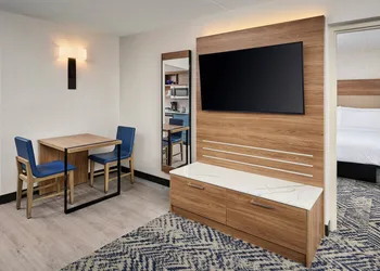Candlewood Suites Burlington Conference Centre by IHG hotel thumbnail 6