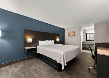 Econo Lodge Inn & Suites Laredo - Nuevo Laredo hotel thumbnail 5