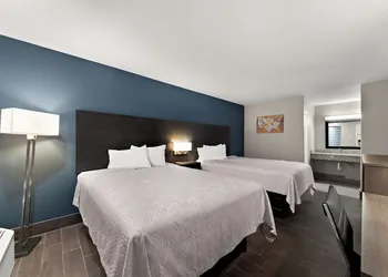 Econo Lodge Inn & Suites Laredo - Nuevo Laredo hotel thumbnail 6