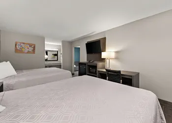 Econo Lodge Inn & Suites Laredo - Nuevo Laredo hotel thumbnail 8