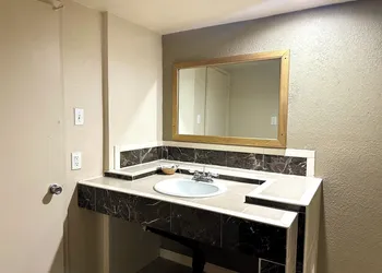 Regency Inn Fresno hotel thumbnail 6