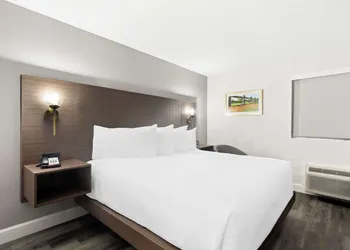 SureStay by Best Western Groves hotel thumbnail 5