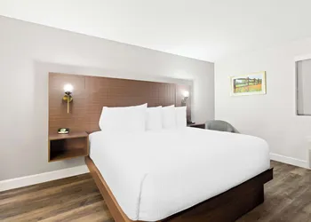SureStay by Best Western Groves hotel thumbnail 7