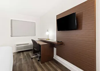 SureStay by Best Western Groves hotel thumbnail 8