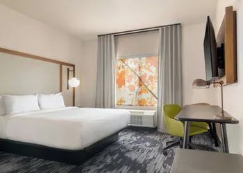Fairfield by Marriott Inn & Suites Kansas City at The Legends hotel thumbnail 6