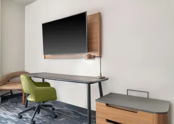 Fairfield by Marriott Inn & Suites Kansas City at The Legends hotel thumbnail 8