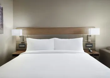 AC Hotel St. Louis Clayton hotel thumbnail 8