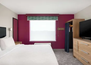 Home2 Suites By Hilton Sheboygan hotel thumbnail 8