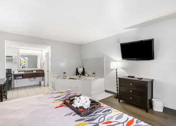 Budgetel Inn and Suite hotel thumbnail 5