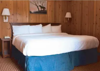 Buffalo Bill Village Cabins hotel thumbnail 6