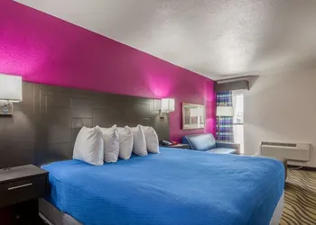 Stratford House Inns - Edmond hotel thumbnail 8