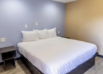 Super 8 by Wyndham Big Spring hotel thumbnail 3