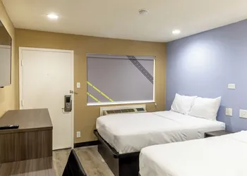 Super 8 by Wyndham Big Spring hotel thumbnail 7