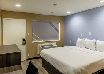 Super 8 by Wyndham Big Spring hotel thumbnail 8
