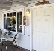 Bluebird Cottage Inn hotel detail image 7