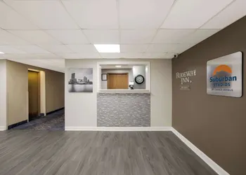 Suburban Studios Milwaukee Airport hotel thumbnail 3