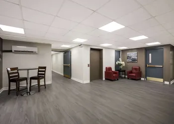 Suburban Studios Milwaukee Airport hotel thumbnail 4