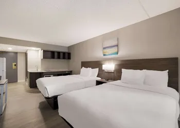 Suburban Studios Milwaukee Airport hotel thumbnail 8