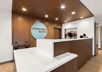 Everhome Suites Glendale Sports Entertainment District hotel thumbnail 2