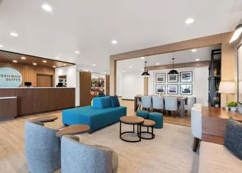 Everhome Suites Glendale Sports Entertainment District hotel thumbnail 3
