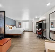 Everhome Suites Glendale Sports Entertainment District hotel detail image 5