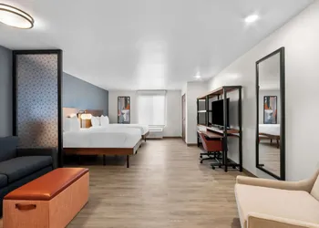 Everhome Suites Glendale Sports Entertainment District hotel thumbnail 5