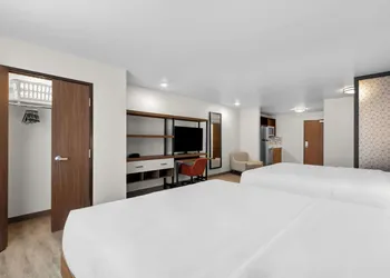 Everhome Suites Glendale Sports Entertainment District hotel thumbnail 6