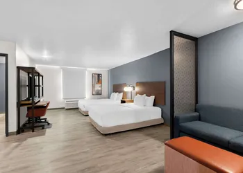 Everhome Suites Glendale Sports Entertainment District hotel thumbnail 8