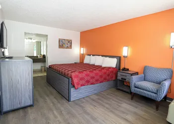 Express Inn hotel thumbnail 3