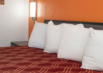 Express Inn hotel thumbnail 7