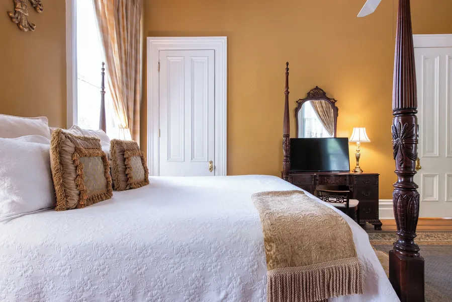 DuPont Mansion Bed & Breakfast hotel detail image 2