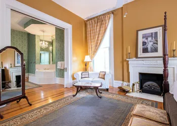 DuPont Mansion Bed & Breakfast hotel thumbnail 4