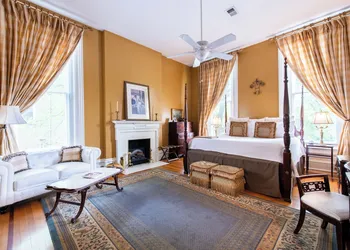 DuPont Mansion Bed & Breakfast hotel thumbnail 5