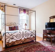 DuPont Mansion Bed & Breakfast hotel detail image 7