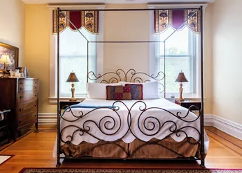 DuPont Mansion Bed & Breakfast hotel thumbnail 8